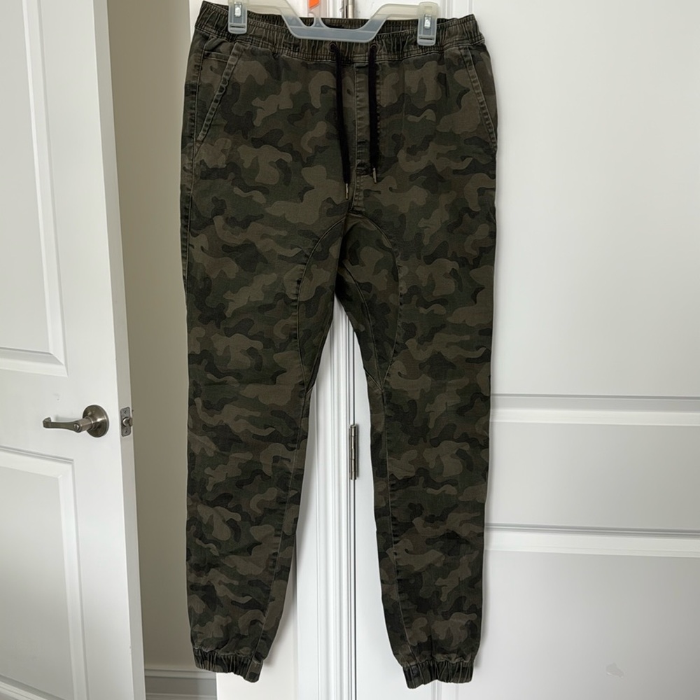 Zanerobe men’s camo joggers
